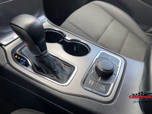 Used 2018 Jeep Grand Cherokee Laredo AWD/4WD image 19