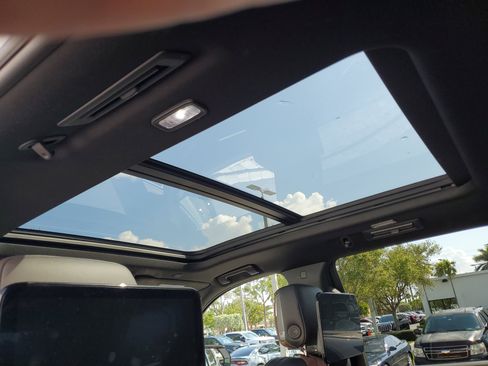 Used 2023 GMC Yukon Denali Ultimate image 16