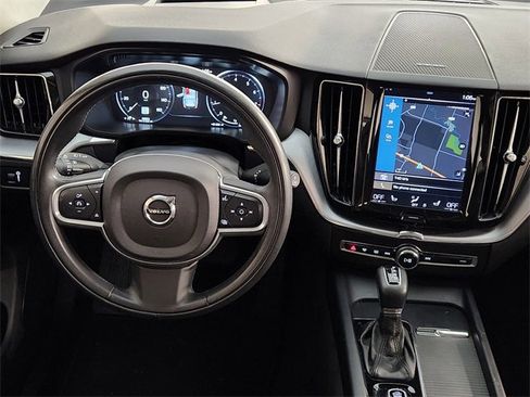 Used 2020 Volvo XC60 T5 Momentum w/ Protection Package Premier image 27
