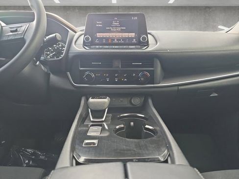 Used 2023 Nissan Rogue S image 3