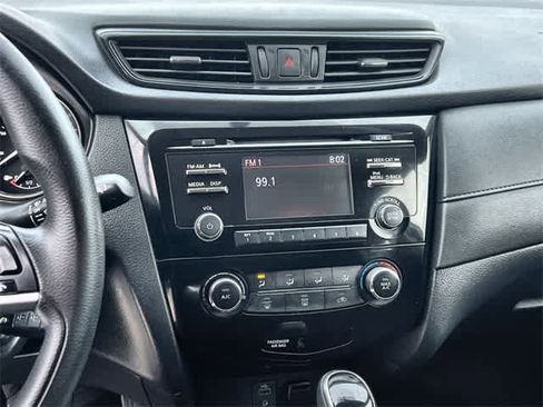 Used 2017 Nissan Rogue S image 18