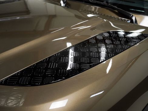 Used 2025 Land Rover Defender 110 X-Dynamic SE image 17