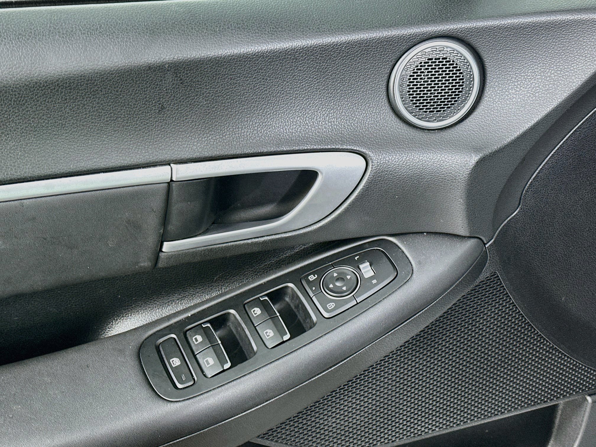 Used 2025 Hyundai Sonata SEL FWD image 15