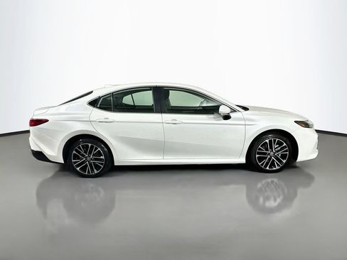 Used 2026 Toyota Camry XLE AWD/4WD image 4
