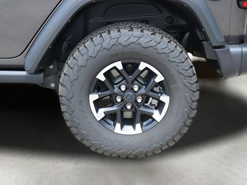 Used 2025 Jeep Wrangler Unlimited Rubicon 4xe w/ Safety Group AWD/4WD image 9