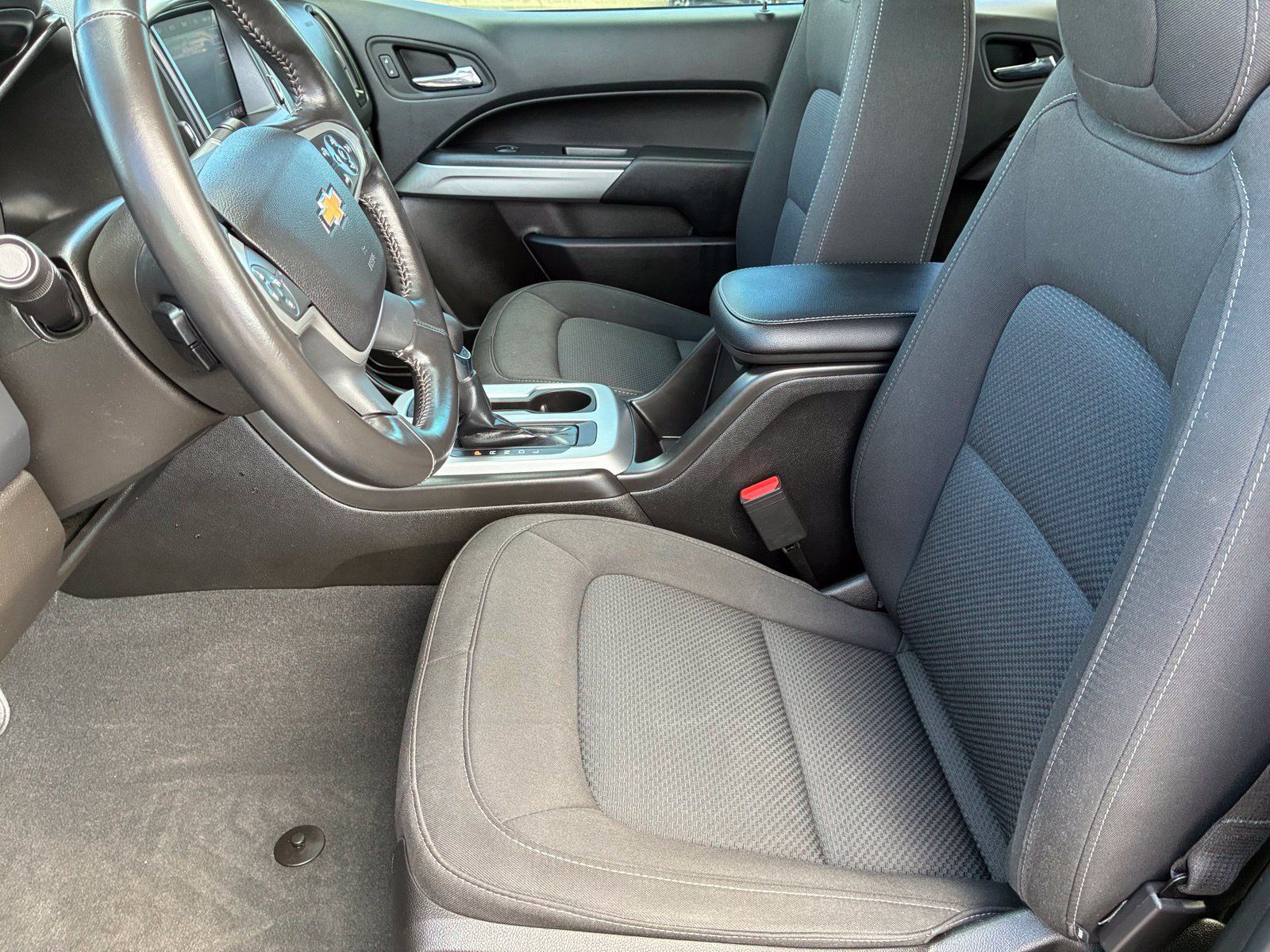 Used 2022 Chevrolet Colorado LT RWD image 16