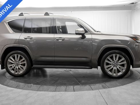 Used 2022 Lexus LX 600 4WD w/ Accessory Package (Z1) image 8