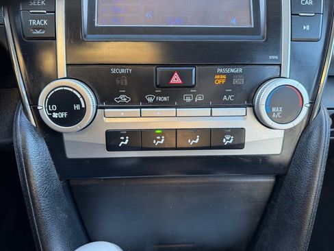 Used 2013 Toyota Camry SE image 25