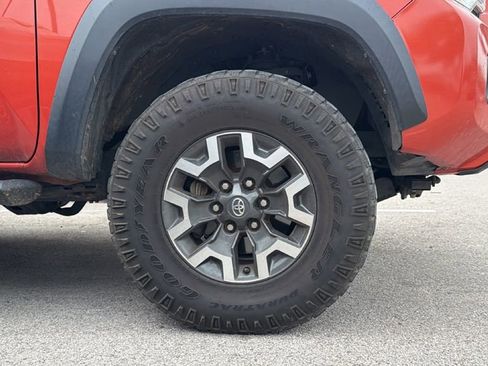 Used 2018 Toyota Tacoma TRD Off-Road w/ Technology Package AWD/4WD image 4