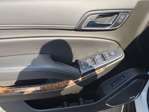 Used 2020 Chevrolet Suburban Premier AWD/4WD image 19