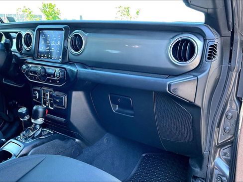 Used 2022 Jeep Wrangler Unlimited Sahara AWD/4WD image 14