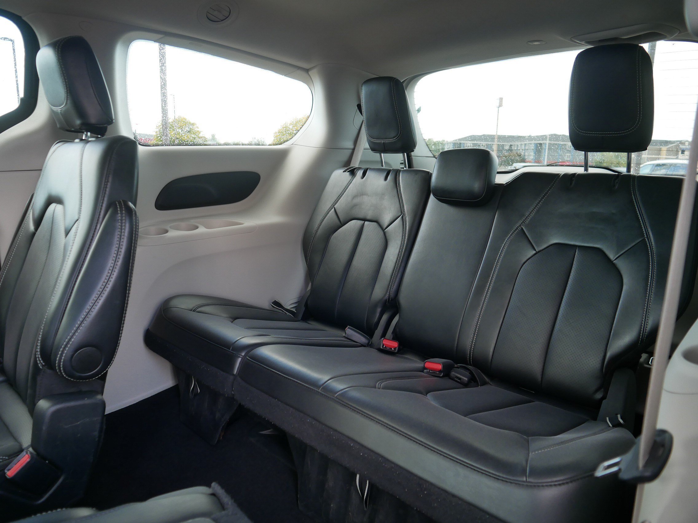Used 2024 Chrysler Pacifica Touring-L FWD image 36