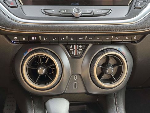 Used 2024 Chevrolet Blazer Premier w/ Enhanced Convenience Package image 6