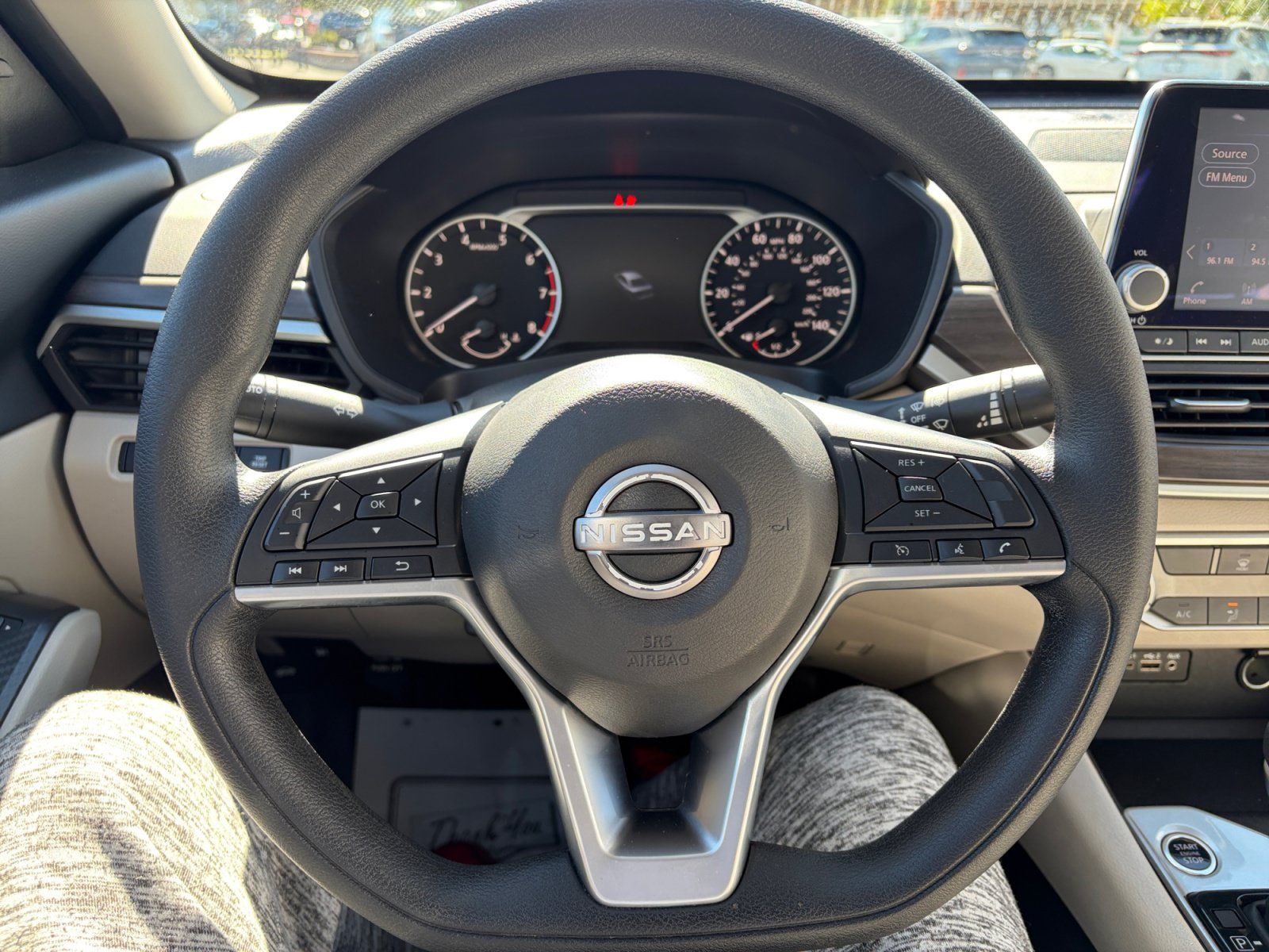 Used 2025 Nissan Altima 2.5 SV FWD image 9