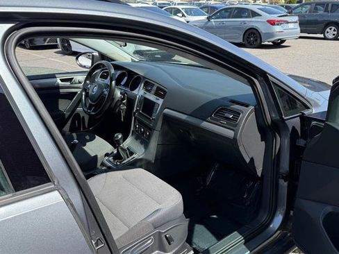 Used 2016 Volkswagen Golf S image 7