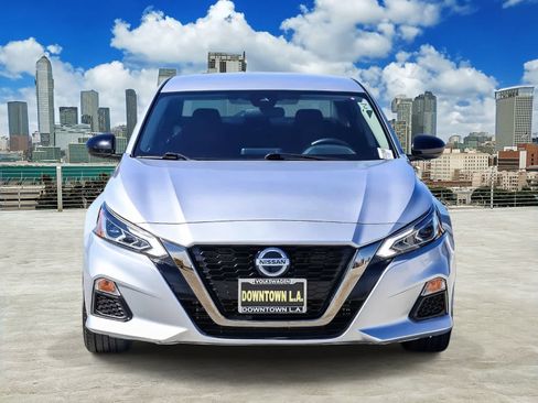 Used 2020 Nissan Altima 2.5 SR FWD image 2