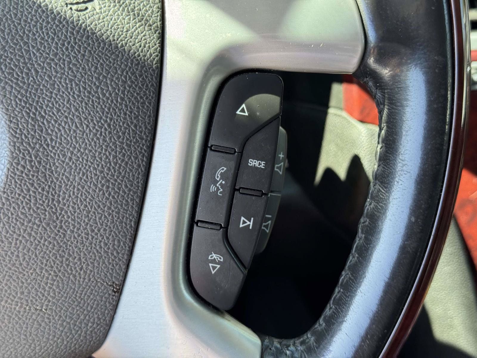 Used 2011 Cadillac Escalade ESV Luxury AWD/4WD image 21