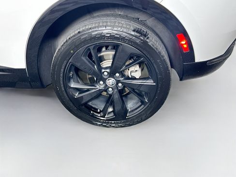 Used 2022 Buick Envision Essence w/ Technology Package I FWD image 11