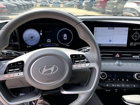 Used 2025 Hyundai Elantra SEL FWD image 17