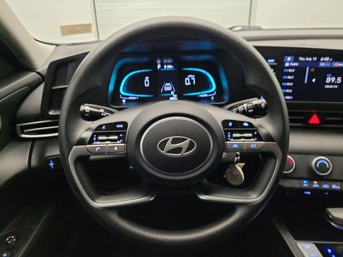 Used 2025 Hyundai Elantra SE FWD image 22