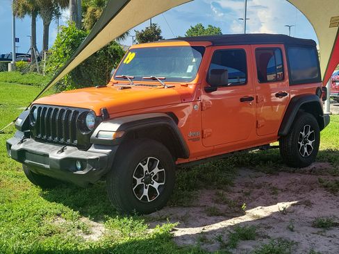 Used 2019 Jeep Wrangler Unlimited Sport S AWD/4WD image 2