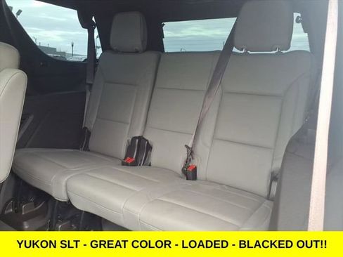 Used 2023 GMC Yukon SLT w/ SLT Premium Package image 11
