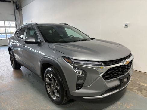 Certified 2025 Chevrolet Trax LT w/ LT Convenience Package image 5