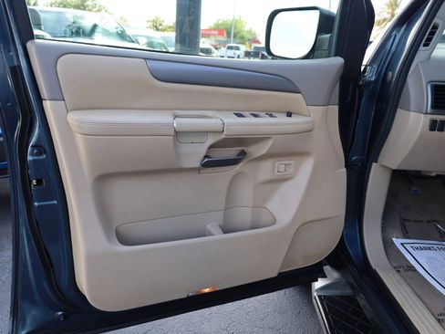 Used 2013 Nissan Armada SV image 5