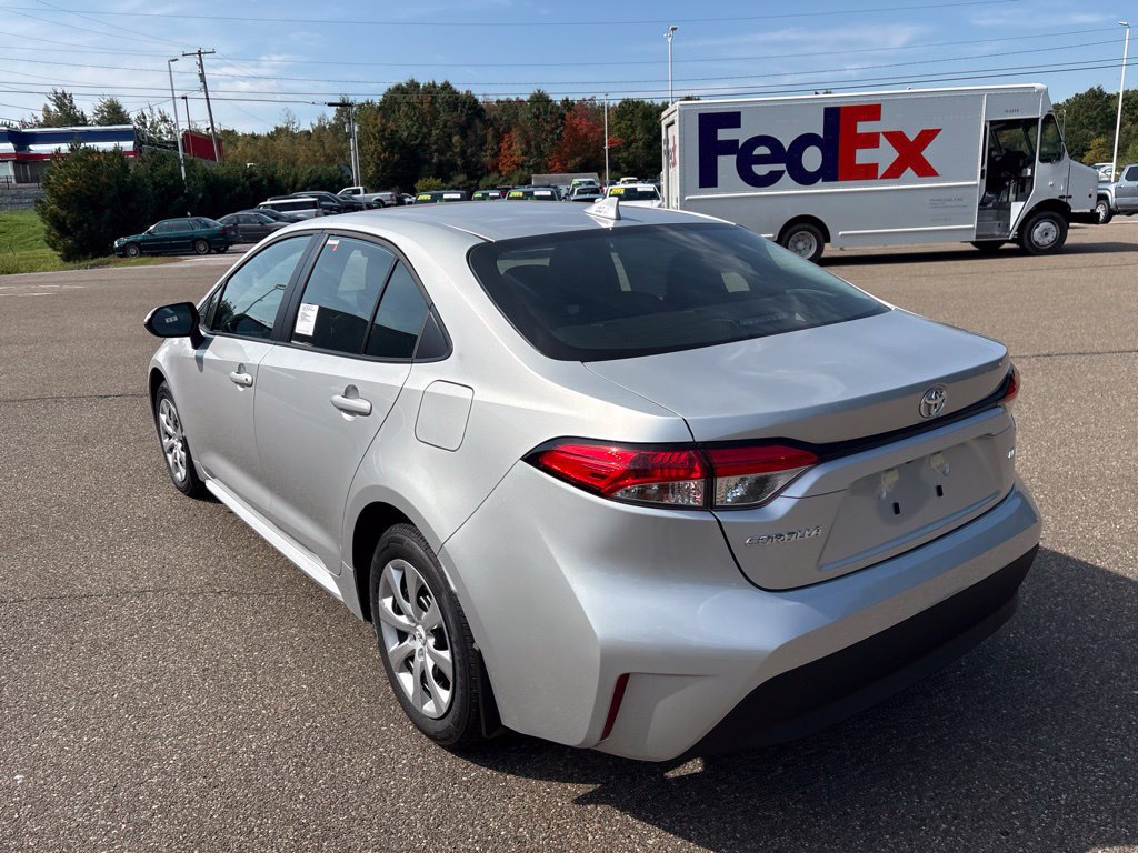 New 2027 Toyota Corolla LE FWD image 4