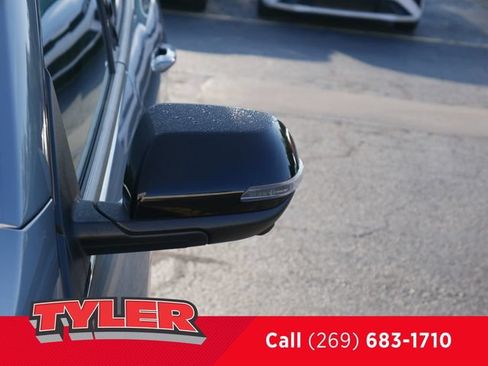 New 2026 Chevrolet Traverse LT w/ Midnight/Sport Edition AWD/4WD image 11