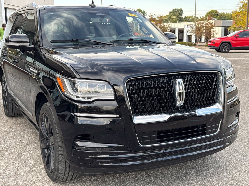 Used 2023 Lincoln Navigator Reserve AWD/4WD image 18