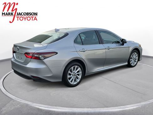 Used 2023 Toyota Camry LE image 9