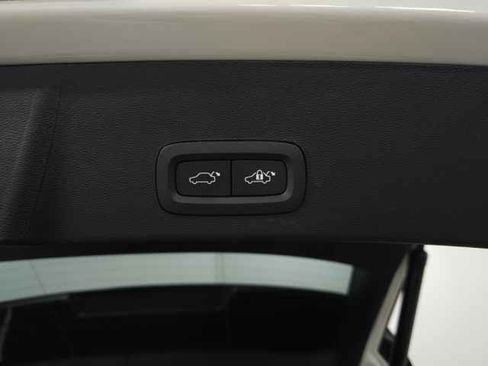 Certified 2023 Volvo XC40 Recharge Ultimate w/ Protection Package Premier image 11