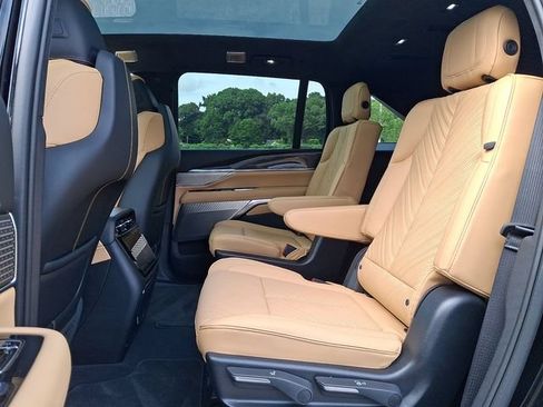Used 2025 Cadillac Escalade IQ Sport 2 AWD/4WD image 8