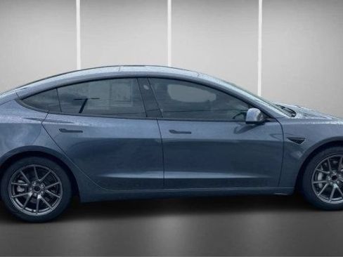 Used 2021 Tesla Model 3 Standard Range Plus RWD image 3