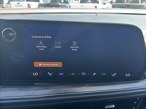 Used 2025 Chevrolet Suburban Z71 AWD/4WD image 33