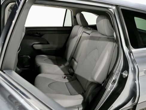 Used 2021 Toyota Highlander LE image 26