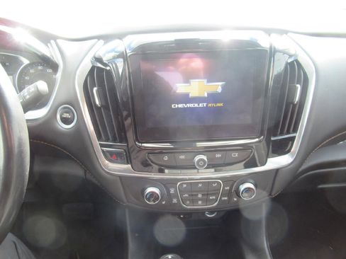 Certified 2019 Chevrolet Traverse LT FWD image 11