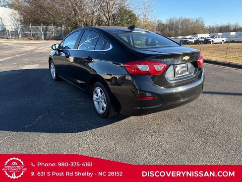 Used 2017 Chevrolet Cruze LT image 9