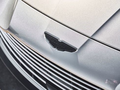 Used 2025 Aston Martin Vanquish RWD image 8