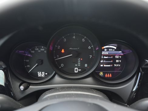 Certified 2026 Porsche Macan Turbo AWD/4WD image 17