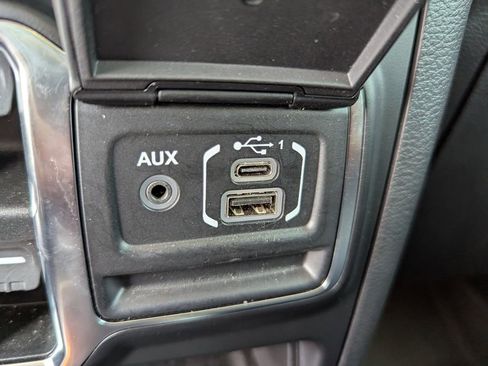 Used 2021 Jeep Gladiator Sport image 19