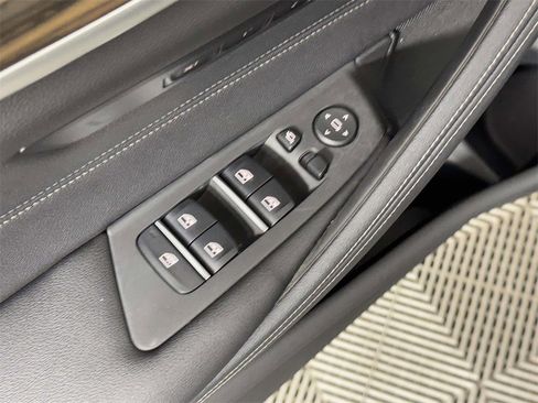 Used 2022 BMW 530i xDrive w/ Convenience Package image 18