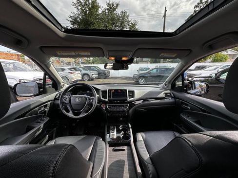 Used 2018 Honda Pilot Touring image 10