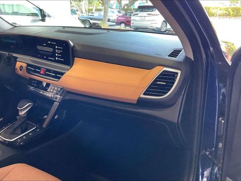 Used 2025 Kia Seltos EX w/ EX Sunroof Package AWD/4WD image 23