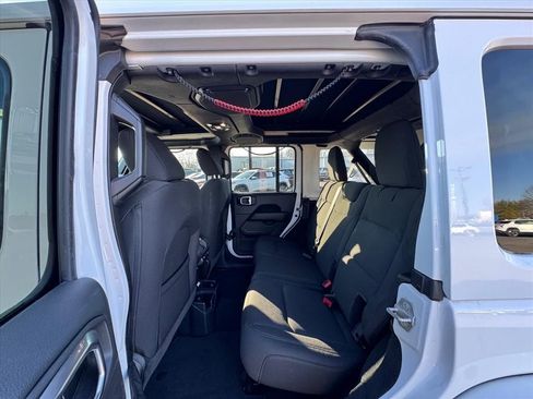 Used 2021 Jeep Wrangler Unlimited Sahara AWD/4WD image 11
