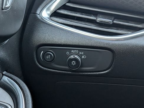 Used 2018 Chevrolet Malibu LT image 29