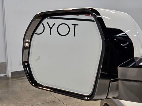 Used 2025 Toyota Tundra Limited image 22