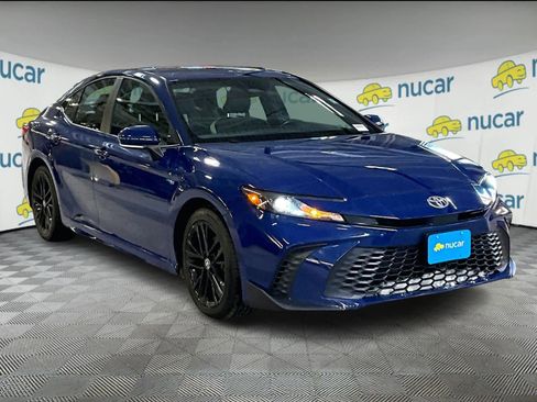 Used 2025 Toyota Camry SE image 1