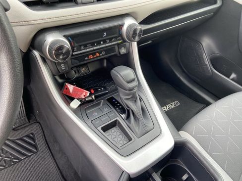 Used 2025 Toyota RAV4 XLE image 39